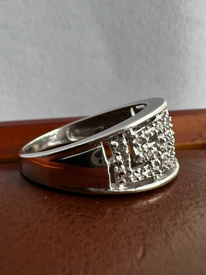 Quality 9ct White Gold Greek Style 0.10ct Diamond Set Ring - O
