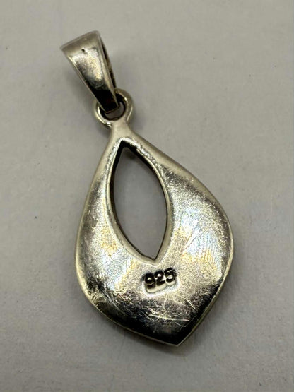 Quality 925 Sterling Silver Mother Of Pearl Set Pendant • 1.74 Grams