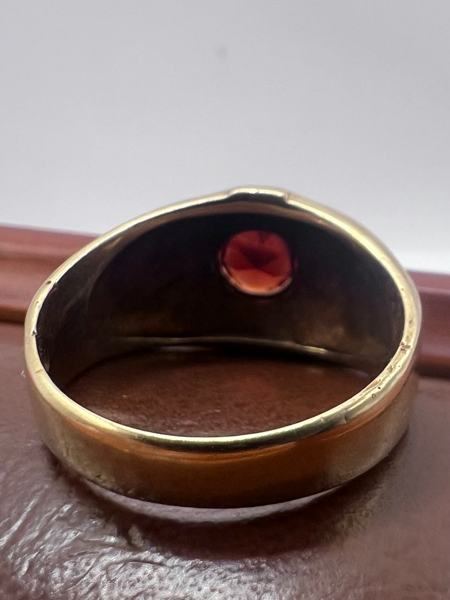 Vintage 9ct Yellow Gold Garnet Signet Ring • Size - R • 6.82 Grams