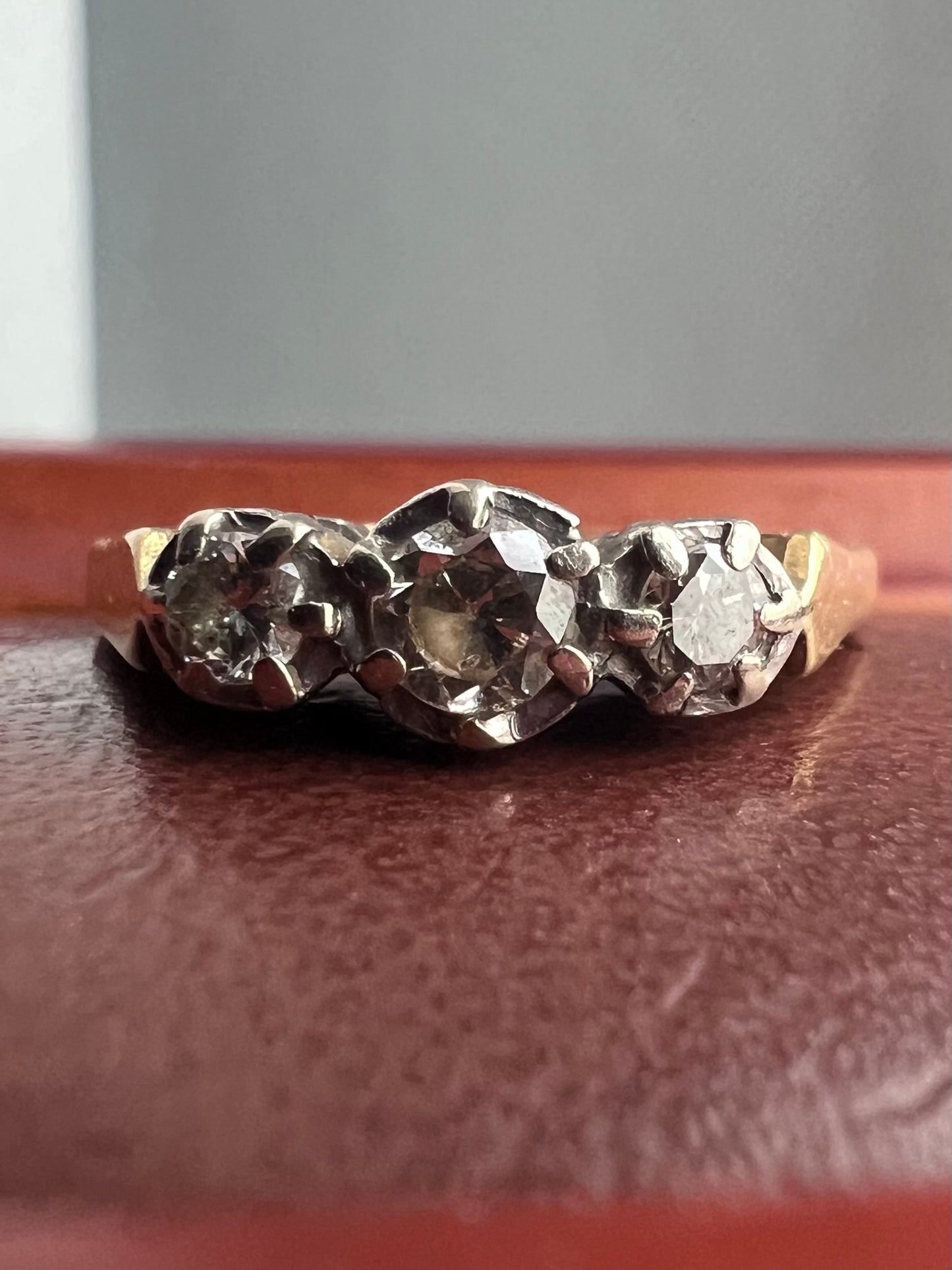 Vintage 18ct Yellow Gold Diamond Trilogy Ring - J
