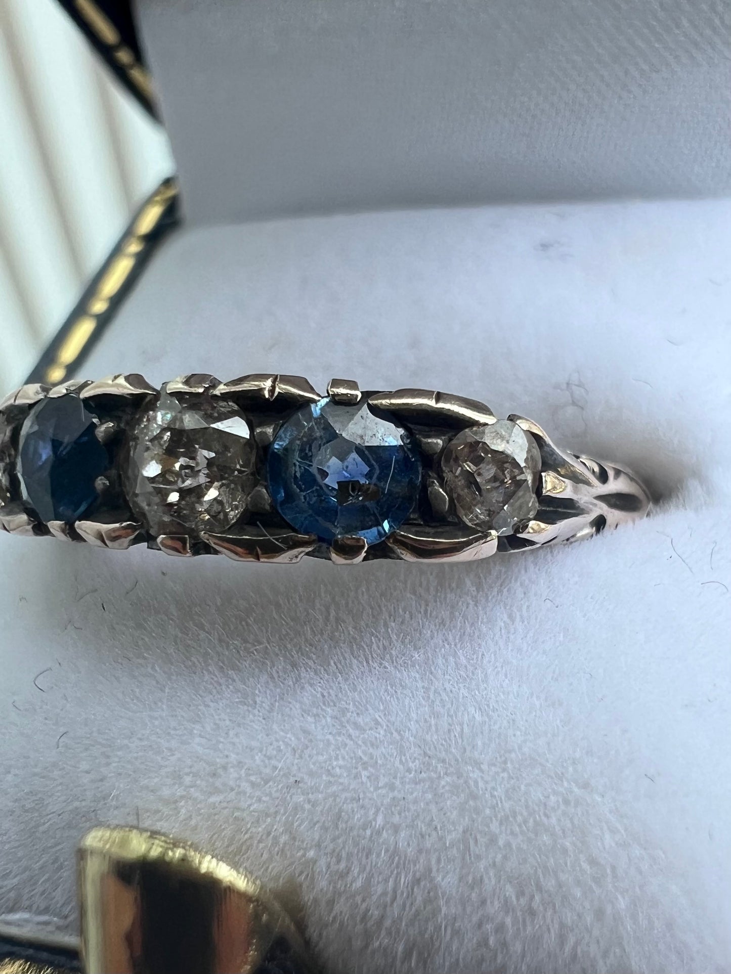 Antique 18ct White Gold Diamond & Sapphire Ring - O½