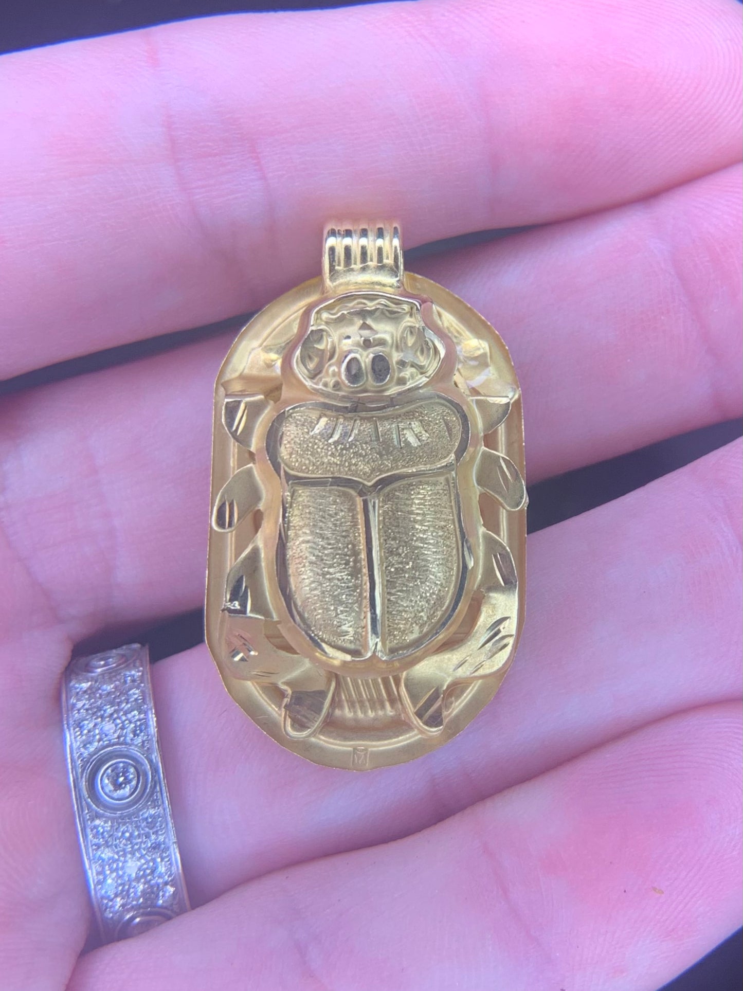 18ct Yellow Gold Egyptian Scarab Beetle Pendant - 5.37 Grams