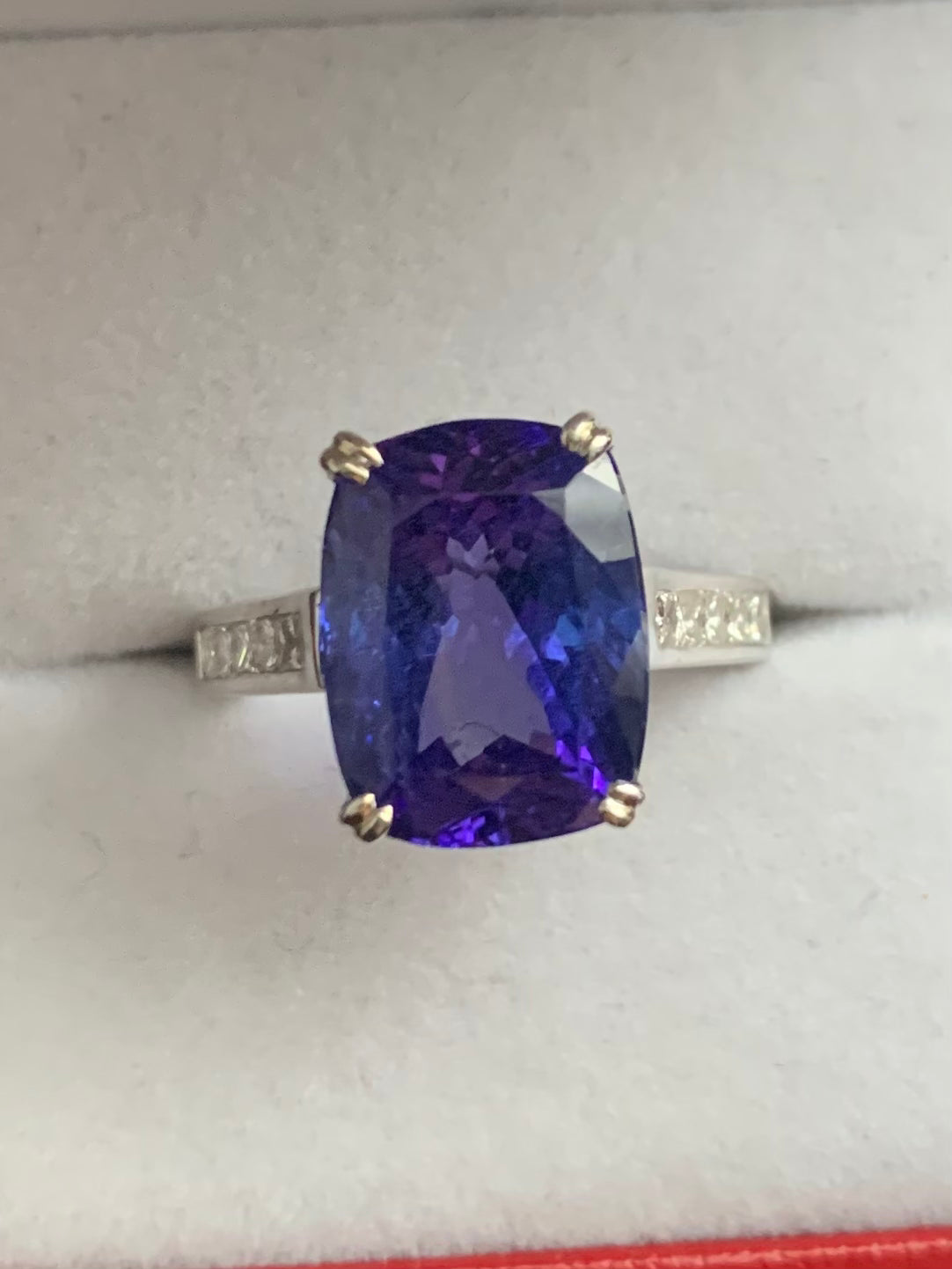 Stunning 18ct White Gold 7ct Tanzanite & Diamond Ring ~ Size - L½