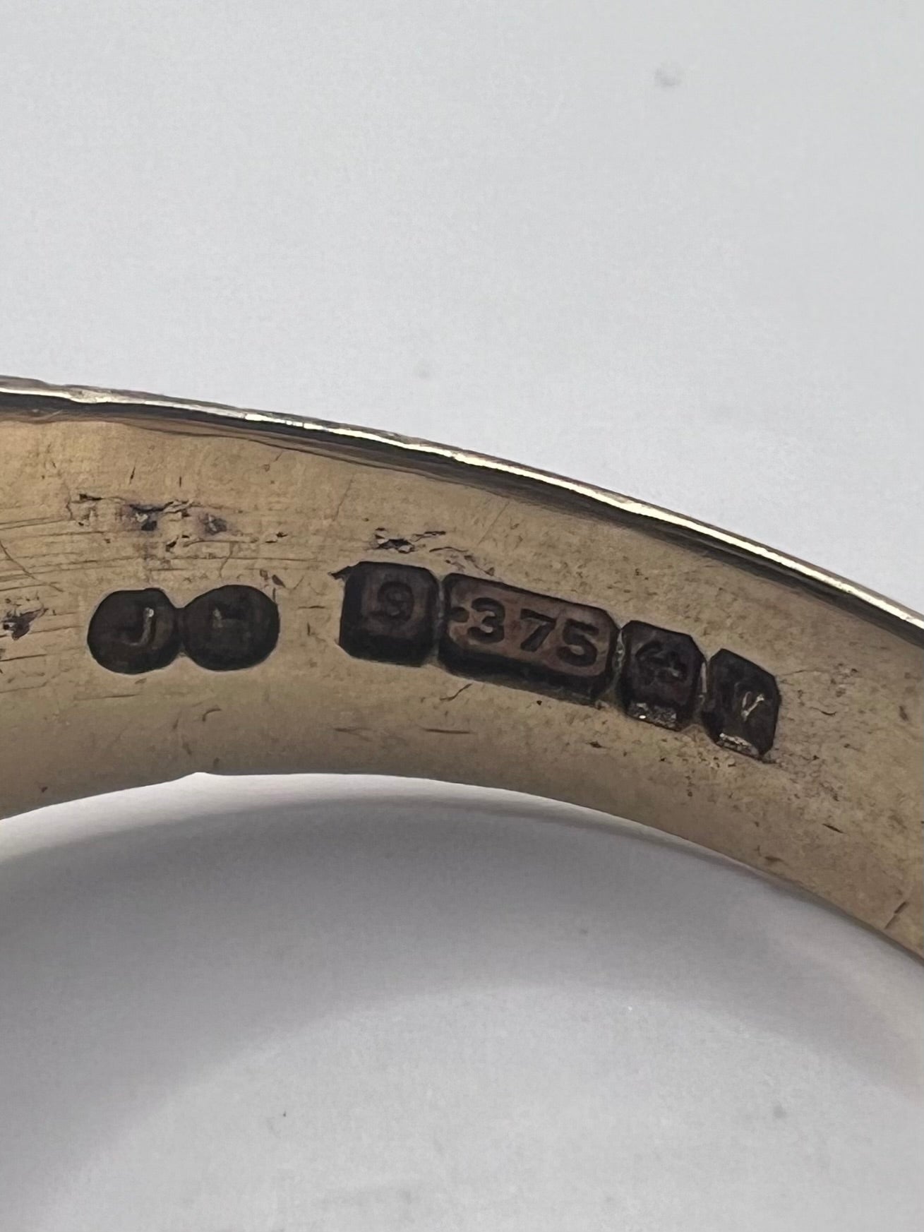 Vintage 9ct Yellow Gold Garnet Signet Ring • Size - R • 6.82 Grams