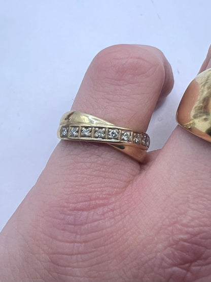 Quality 9ct Yellow Gold Diamond Set Ring - M