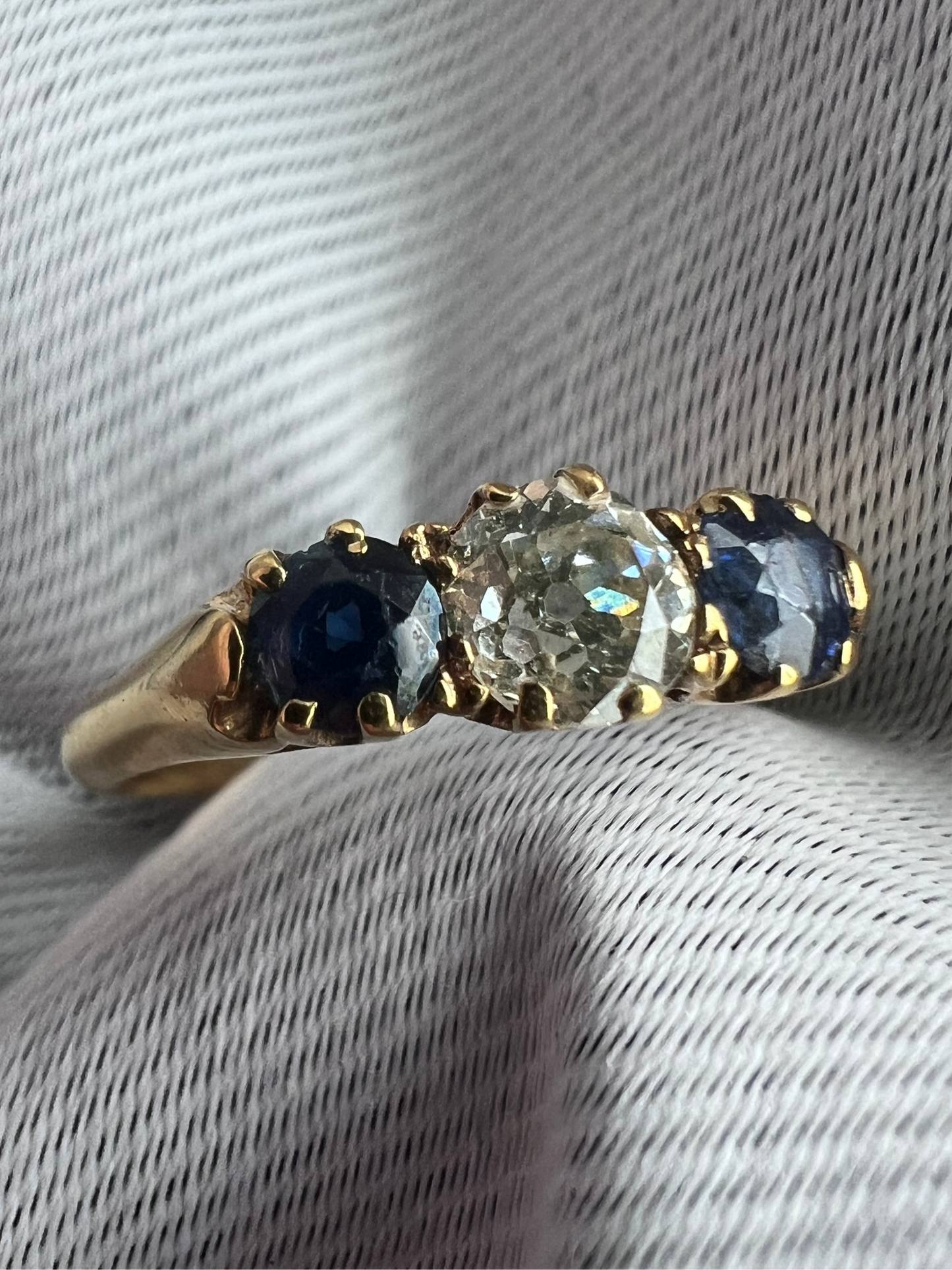 Antique 18ct Old Mine Cut Diamond & Sapphire Trilogy Ring - N