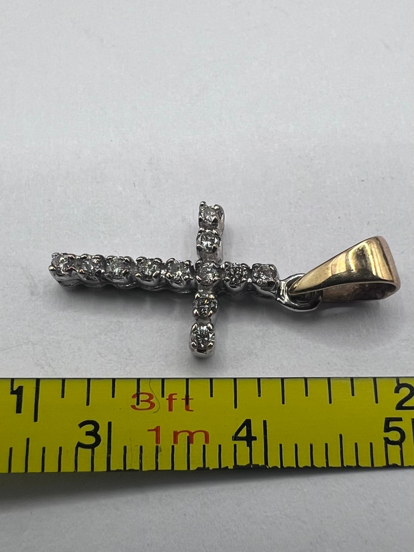 Quality 9ct Yellow Gold Diamond Set Cross Pendant • 0.88 Grams