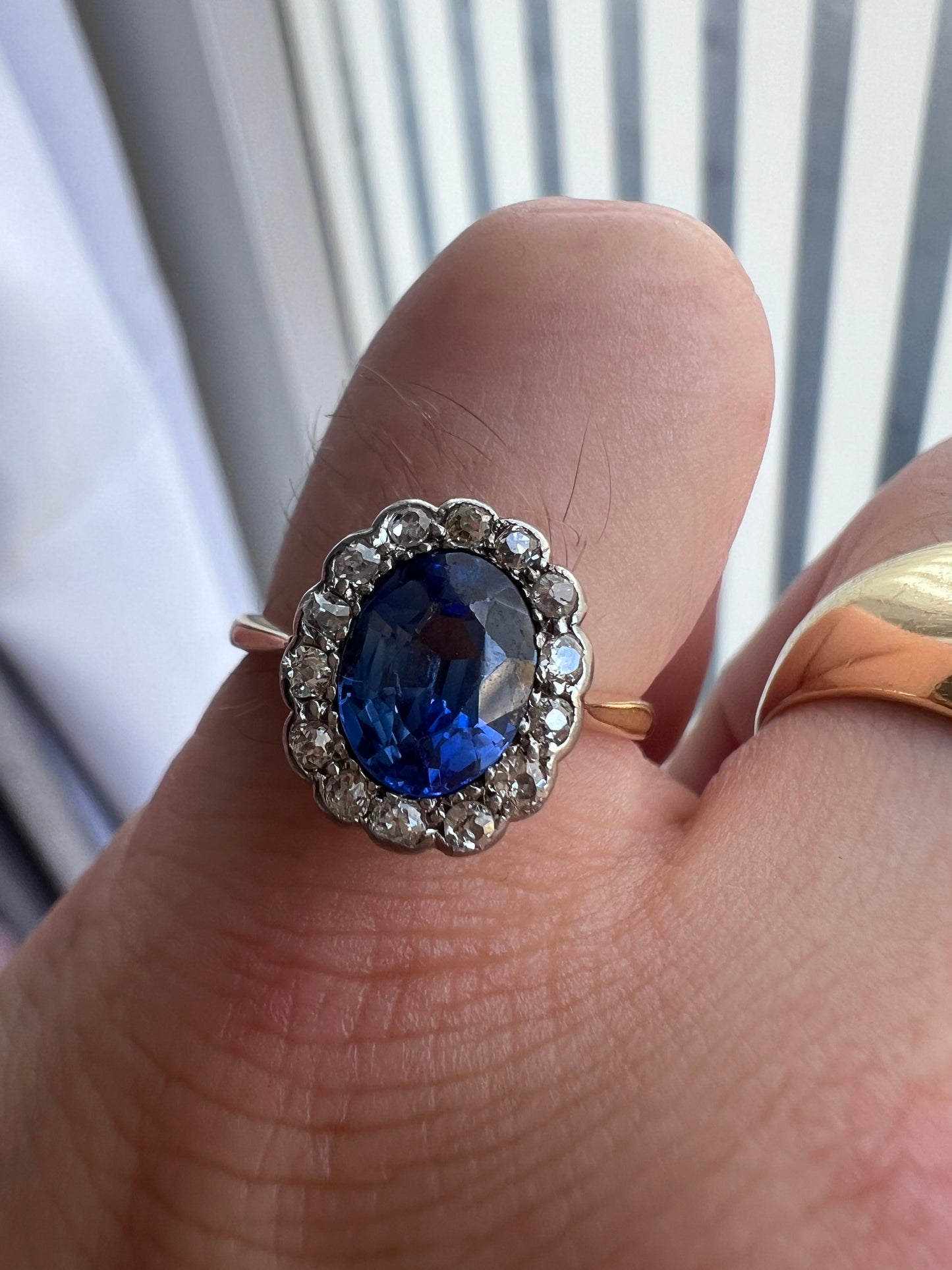 Antique 18ct Oval 2ct Sapphire & Old Mine Diamond Cluster Ring - O