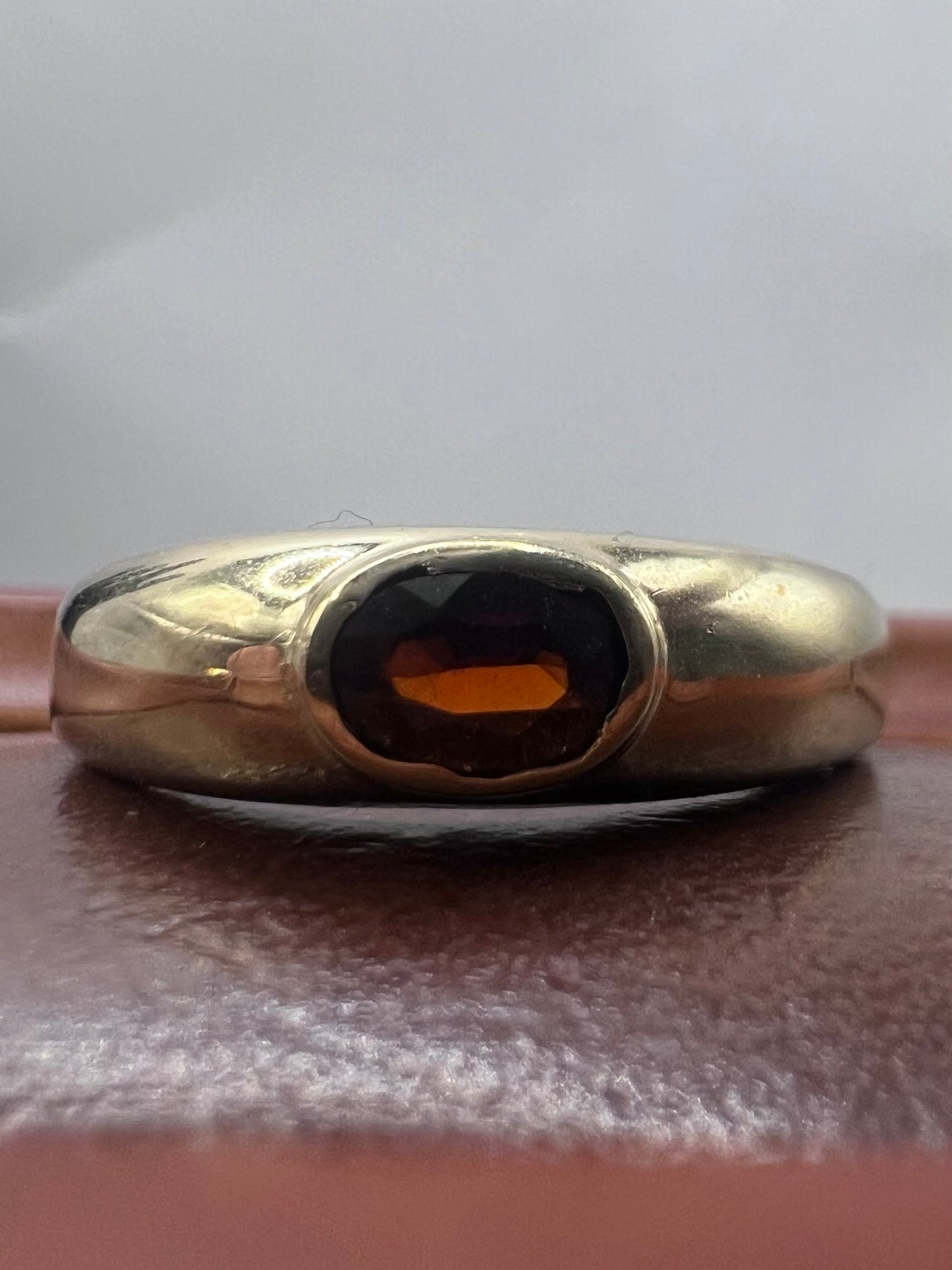 Vintage 9ct Yellow Gold Garnet Set Ring - U