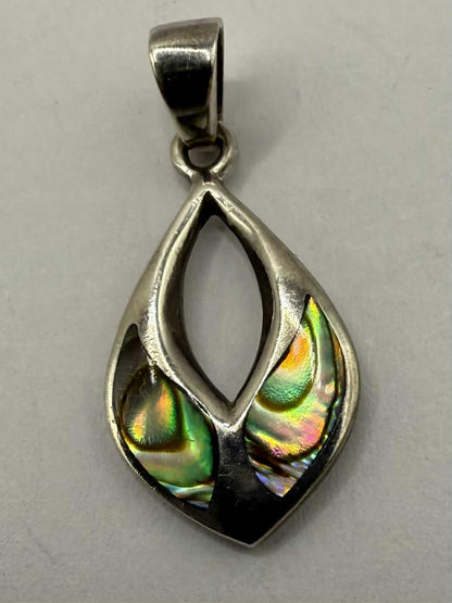 Quality 925 Sterling Silver Mother Of Pearl Set Pendant • 1.74 Grams