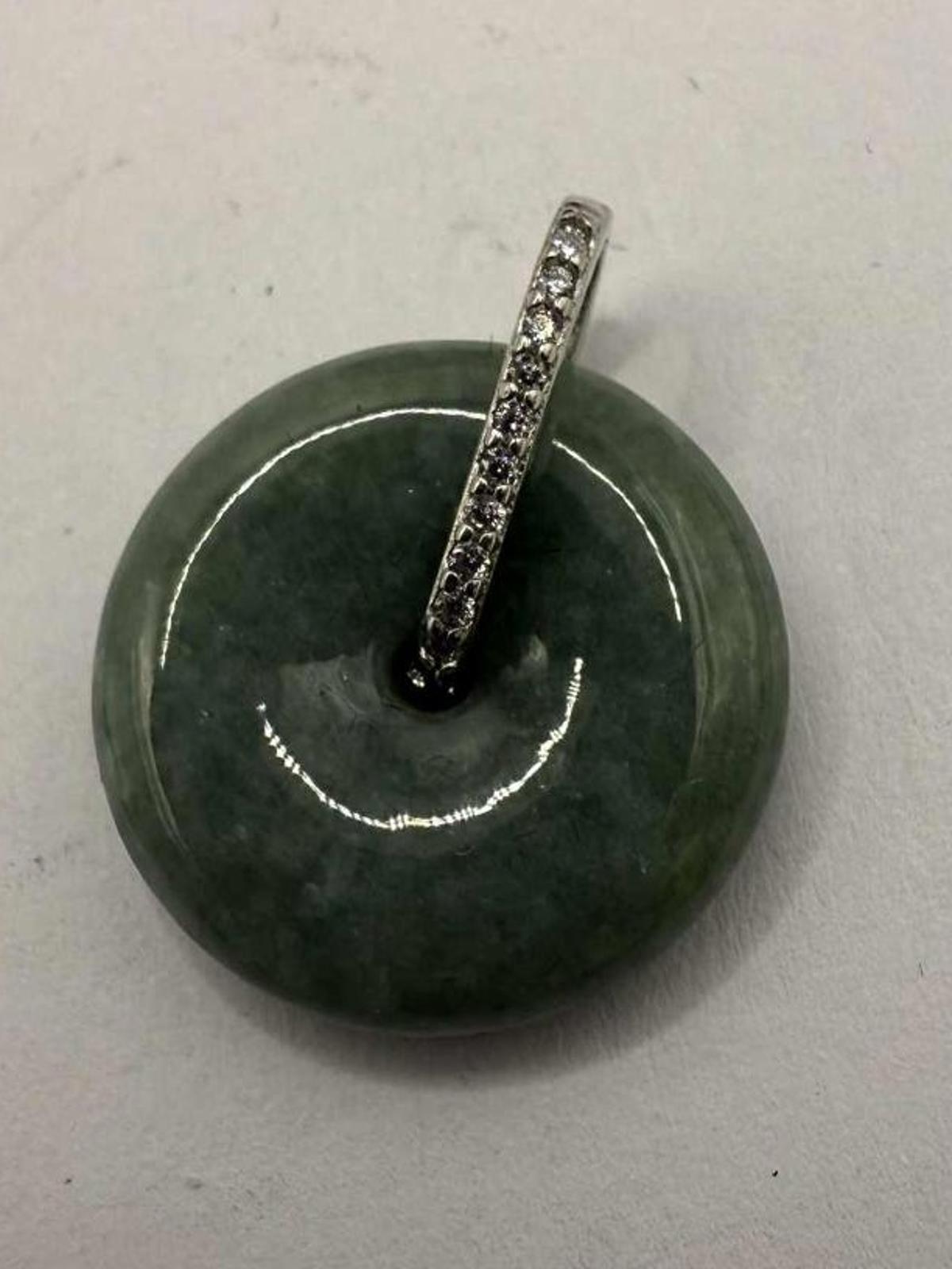 Quality 925 Sterling Silver Jade Circular Pendant - 2.65 Grams