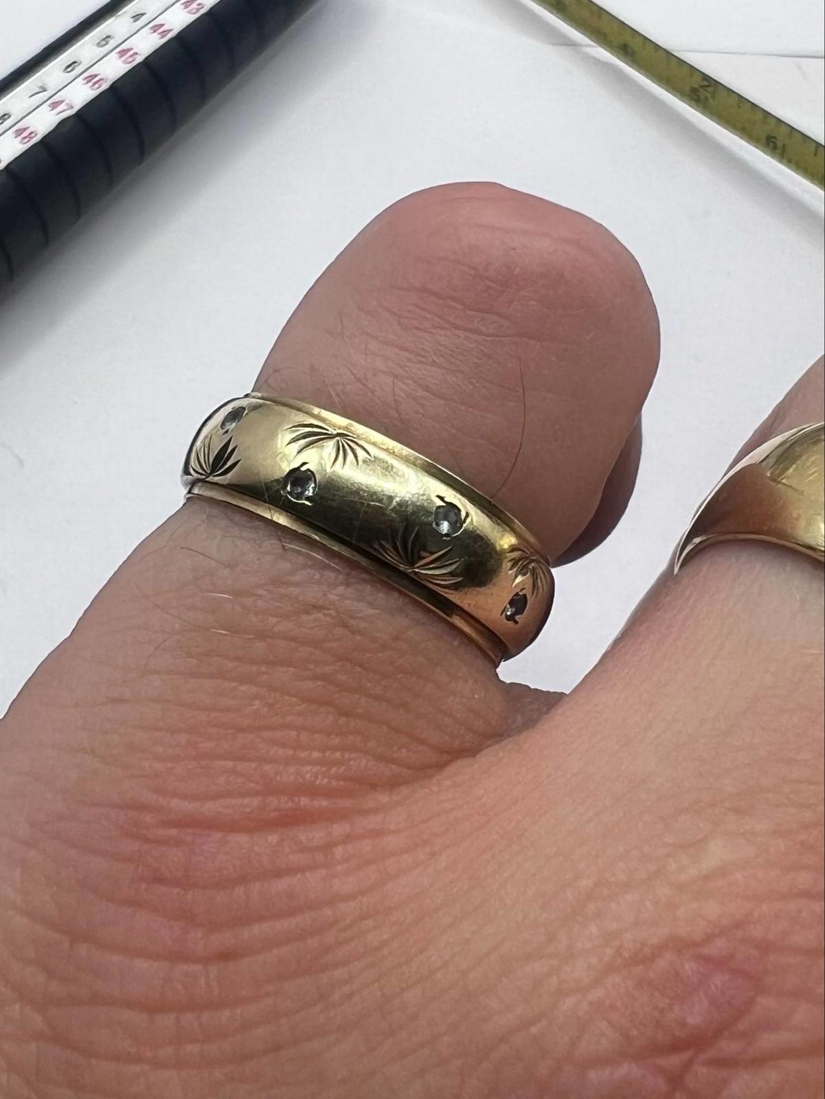 Vintage 9ct Yellow Gold White Stone Ring • 4.16 grams  • Size - M