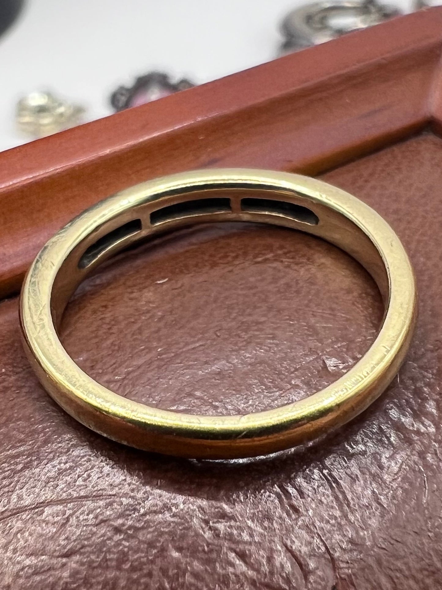 Quality 9ct Yellow Gold Channel Set Diamond Ring - O