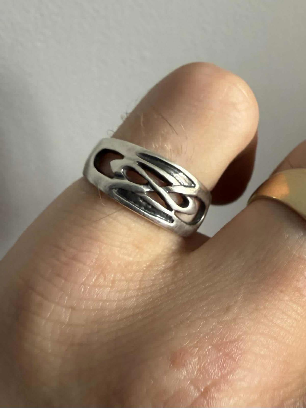 Quality 925 Sterling Silver Wave Design Ring • Size - N½ • 4.11 Grams