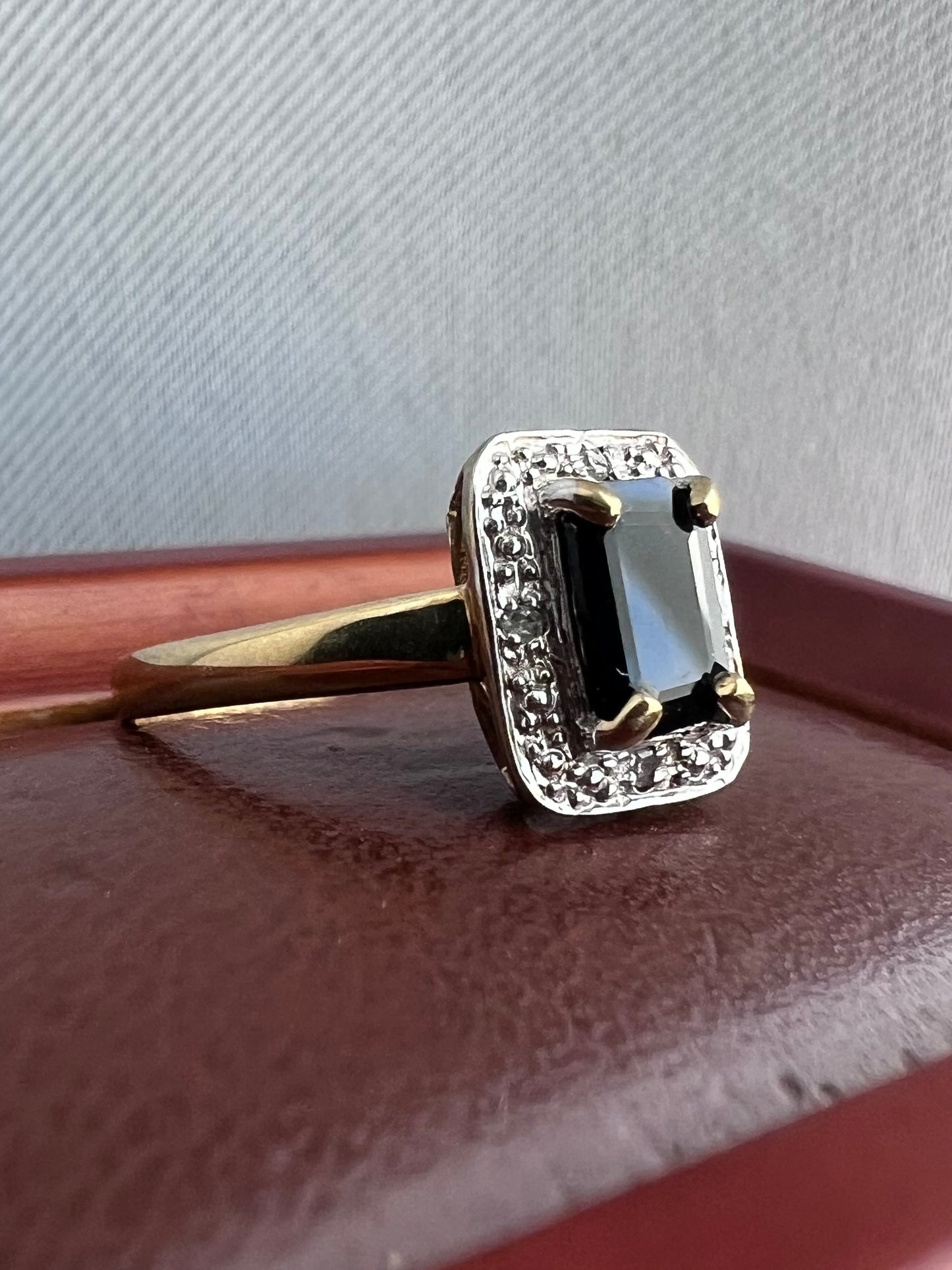 Vintage 9ct Yellow Gold Sapphire & Diamond Ring - O½