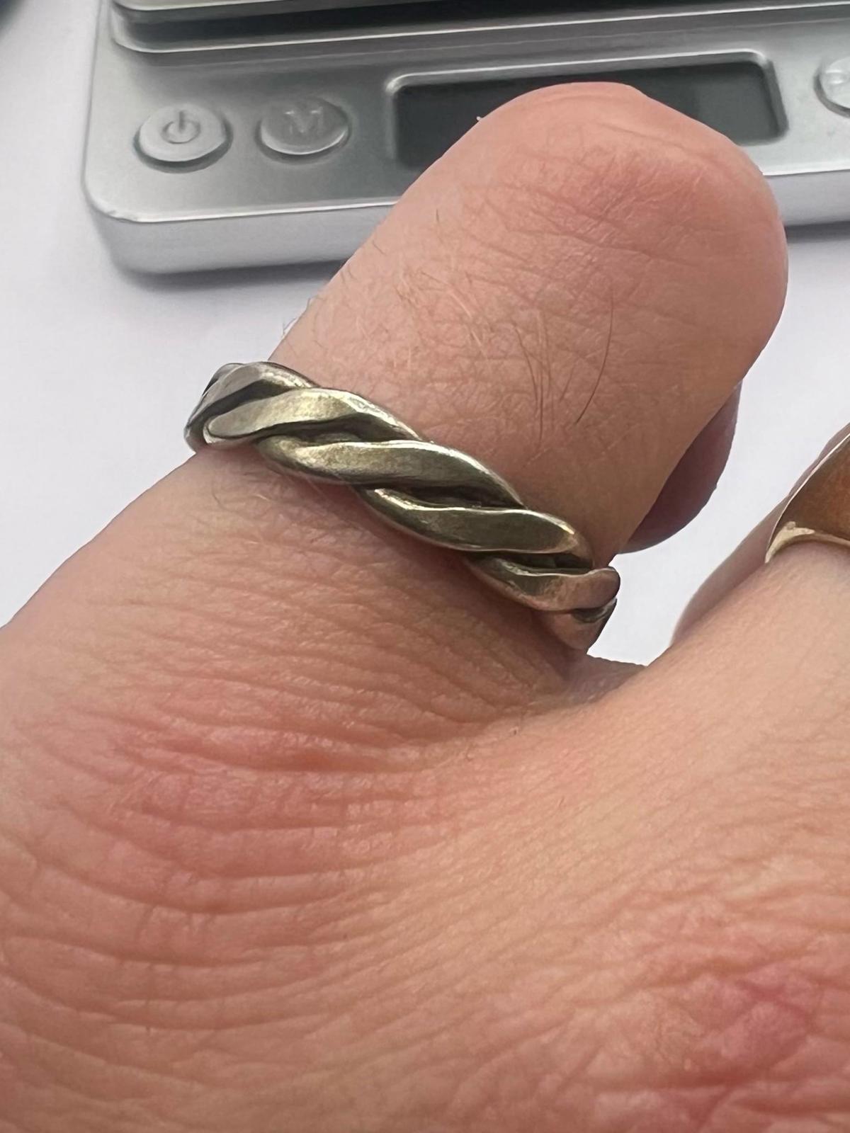 Quality 925 Sterling Silver Twisted Ring • 3.05 Grams • Size - O