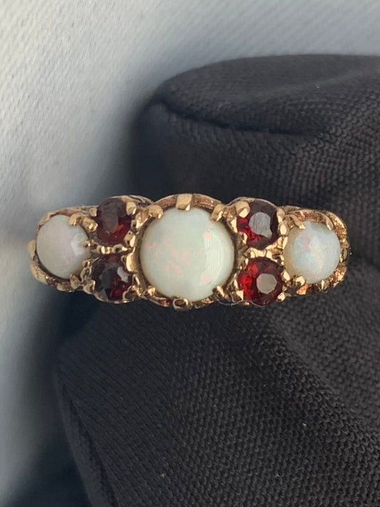 Vintage 9ct Yellow Gold Opal & Garnet Set Ring ~ 2.13 Grams ~ Size - L½