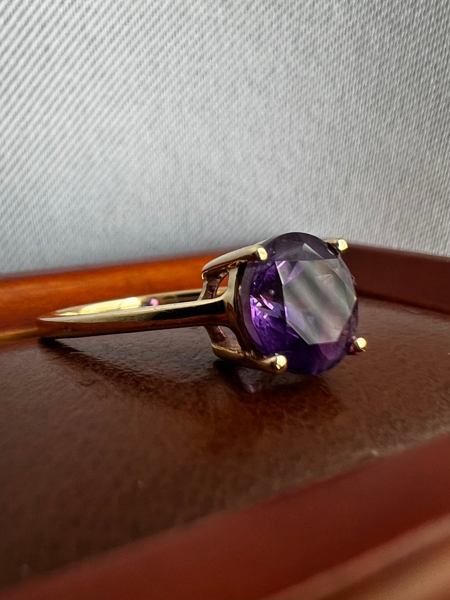 Quality 10ct Yellow Gold Amethyst Solitaire Ring - P½