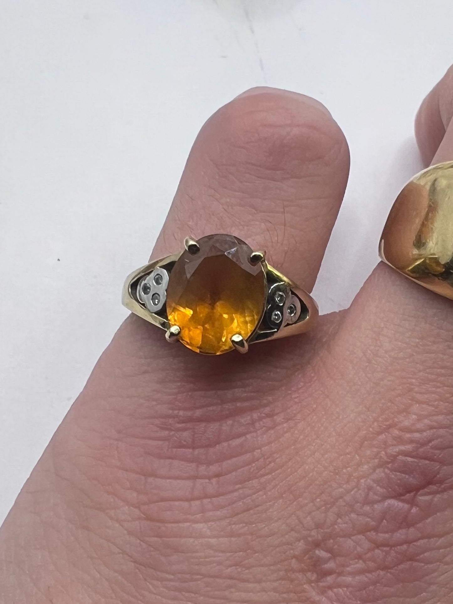 Quality 9ct Yellow Gold Citrine & Diamond Ring - O