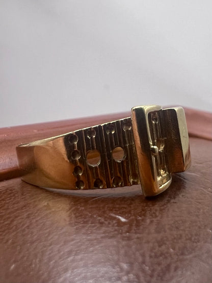 Vintage 9ct Yellow Gold Buckle Ring - Q