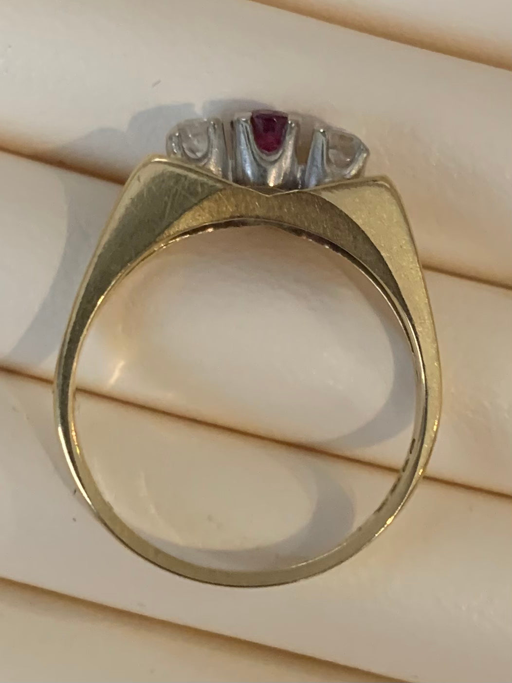 Vintage 18ct Yellow Gold Trilogy Ruby & Diamond Ring ~ 3.17 Grams ~ Size - P½