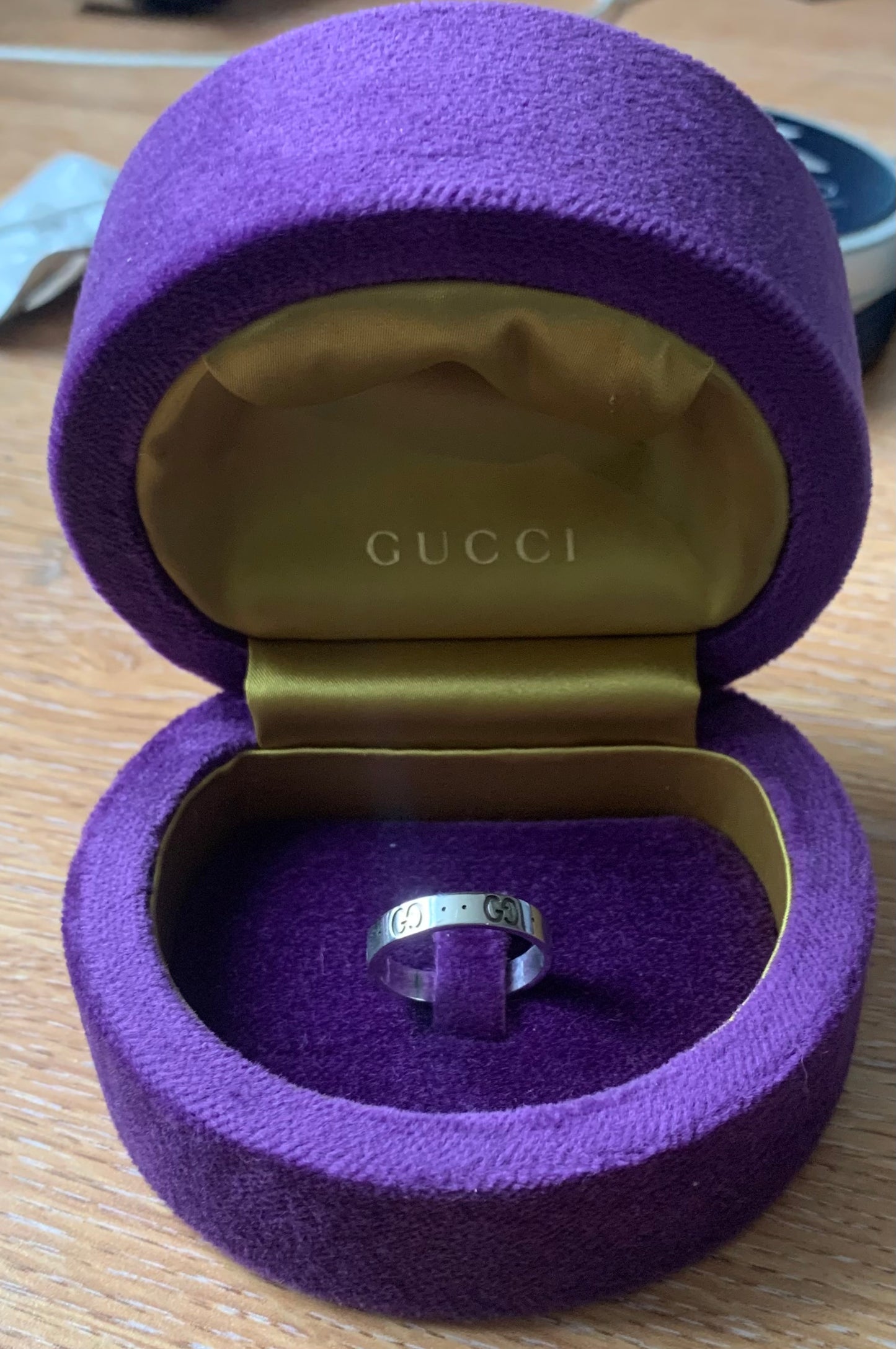 Gucci 18ct White Gold Icon Ring - P - Original Box