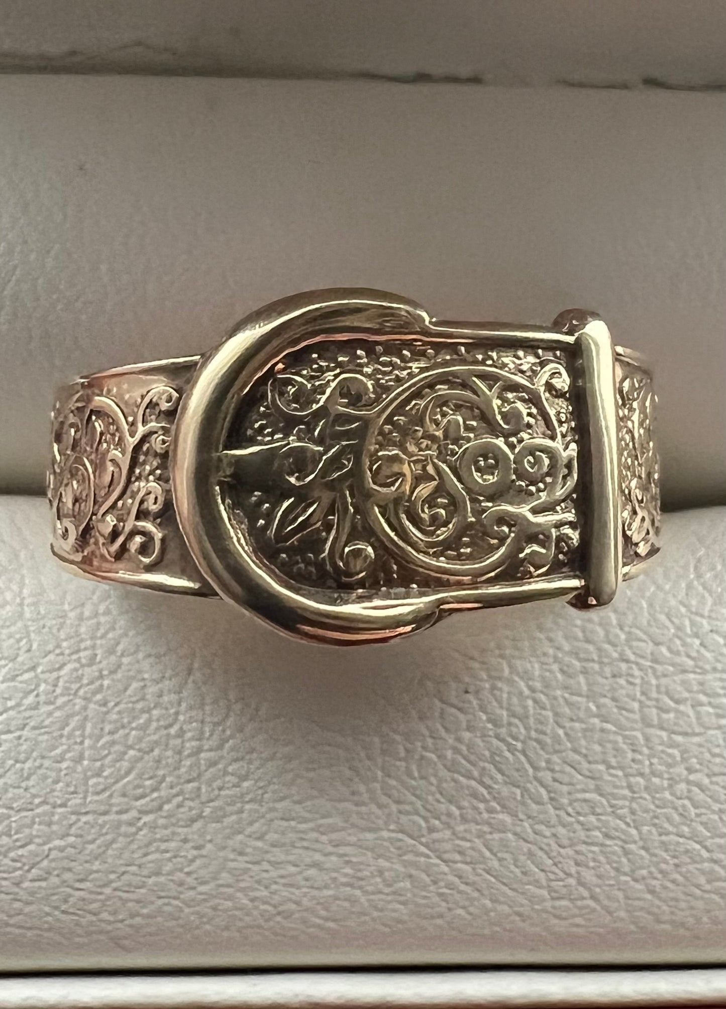 Vintage 9ct Detailed Buckle Ring - U½ - 4.40 Grams