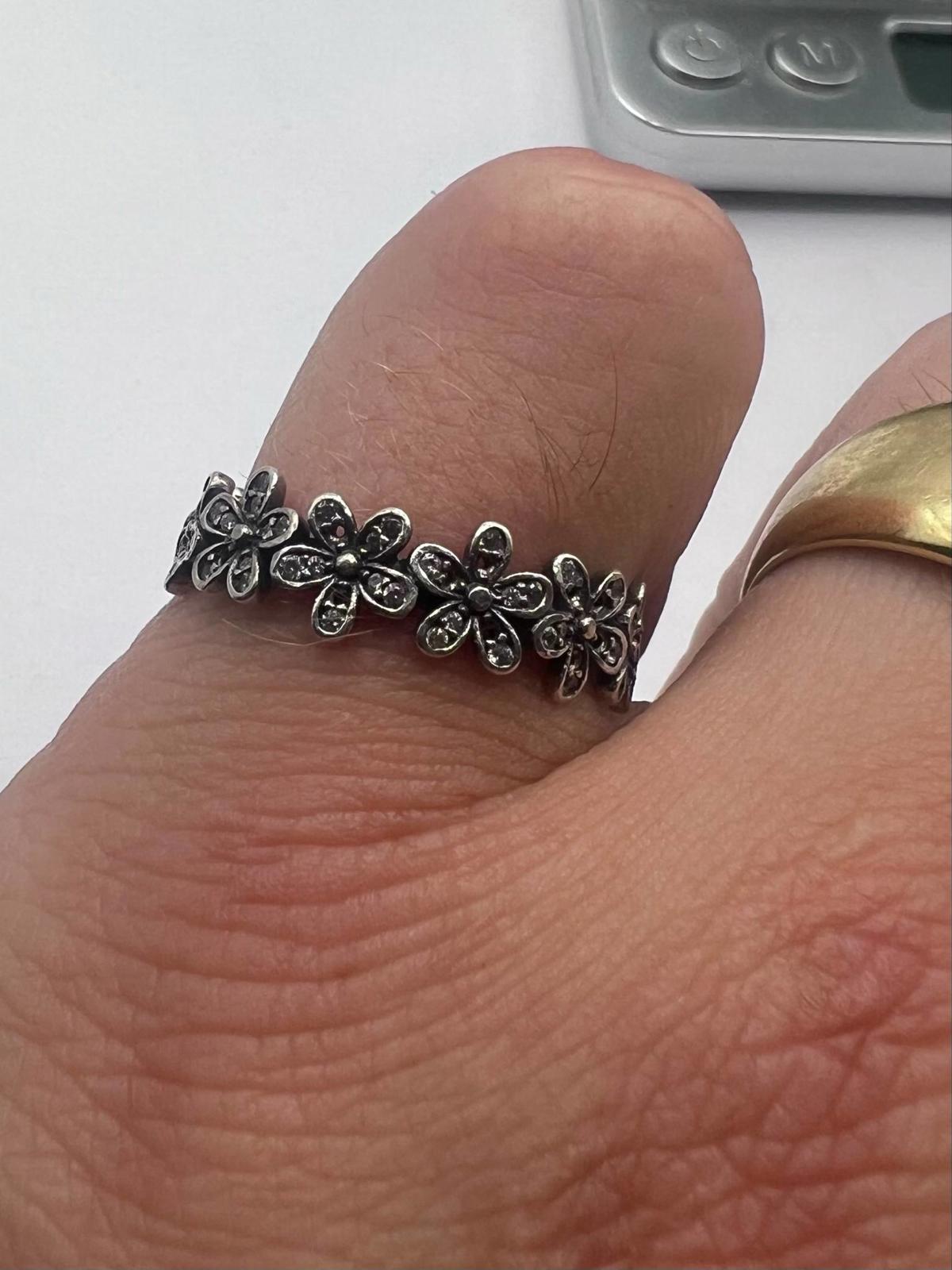 Quality 925 Sterling Silver Stone Set Flower Ring • 2.67 Grams • Size - O