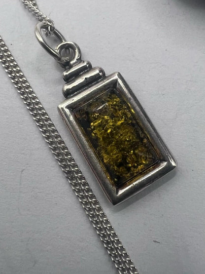 Quality 925 Sterling Silver Amber Set Pendant & Chain Set • 3.35 Grams