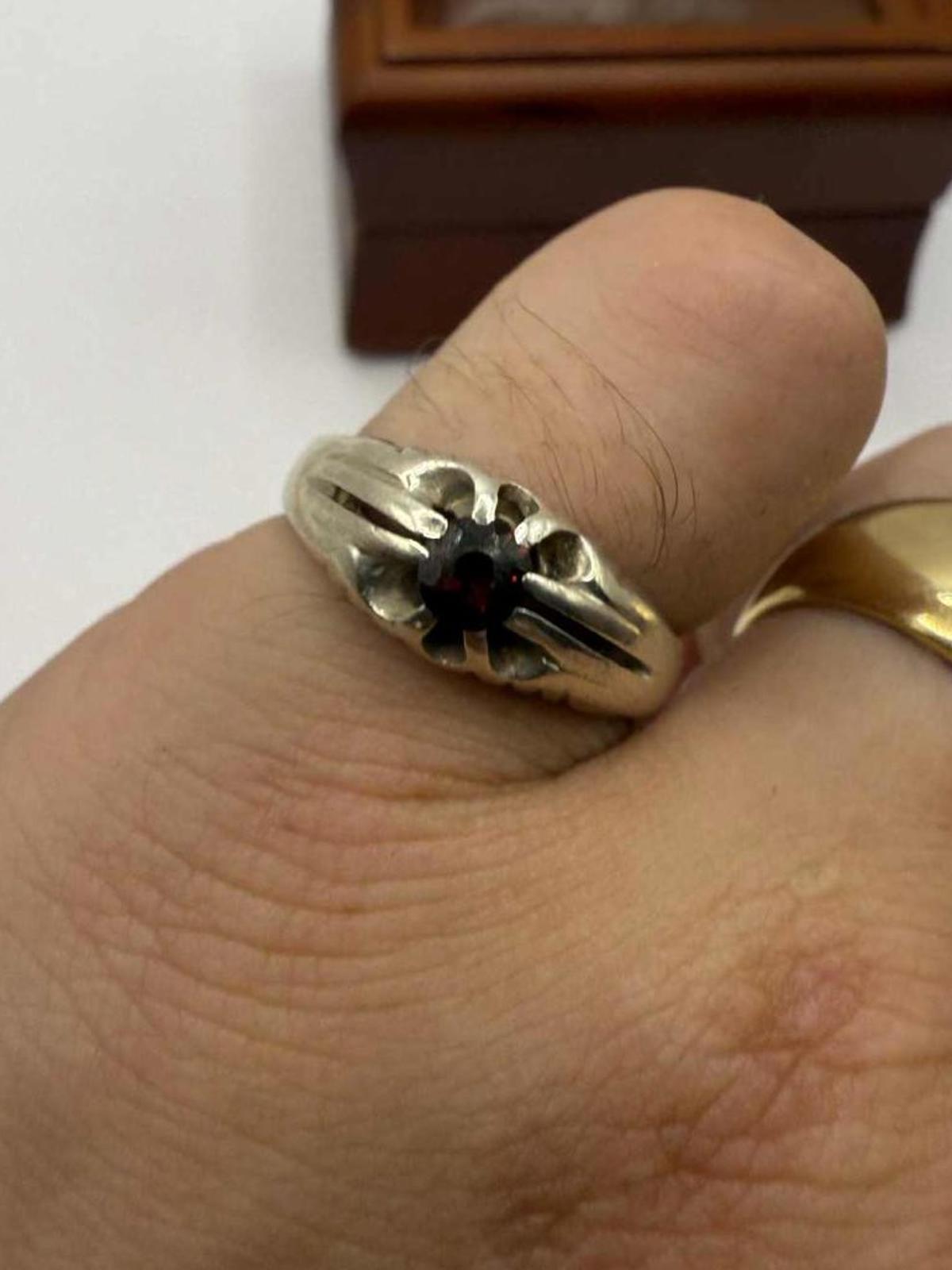 Vintage 925 Sterling Silver Garnet Set Ring • Size - R • 4.44 Grams