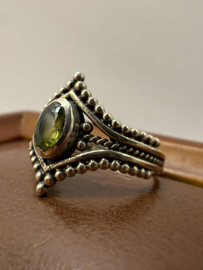 Quality 925 Sterling Silver Green Garnet Set Ring • Size - M • 2.87 Grams