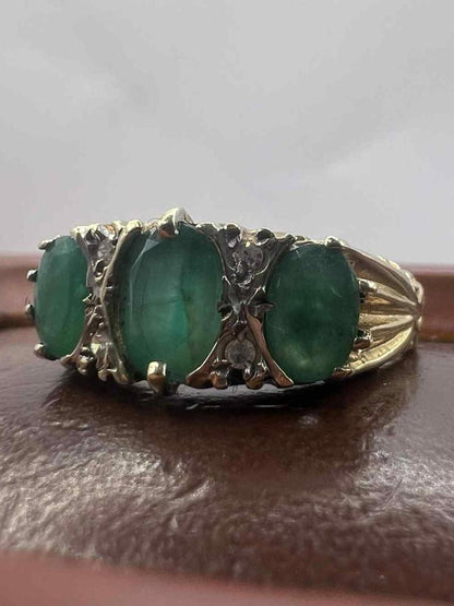 Vintage 9ct Yellow Gold Emerald & Diamond Trilogy Ring • 2.93 Grams • Size - P