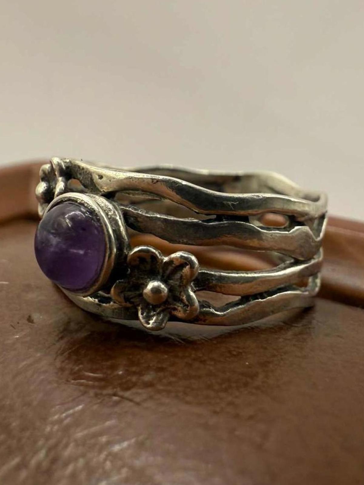 Quality 925 Sterling Silver Amethyst Set Flower Ring • Size - P • 2.99 Grams