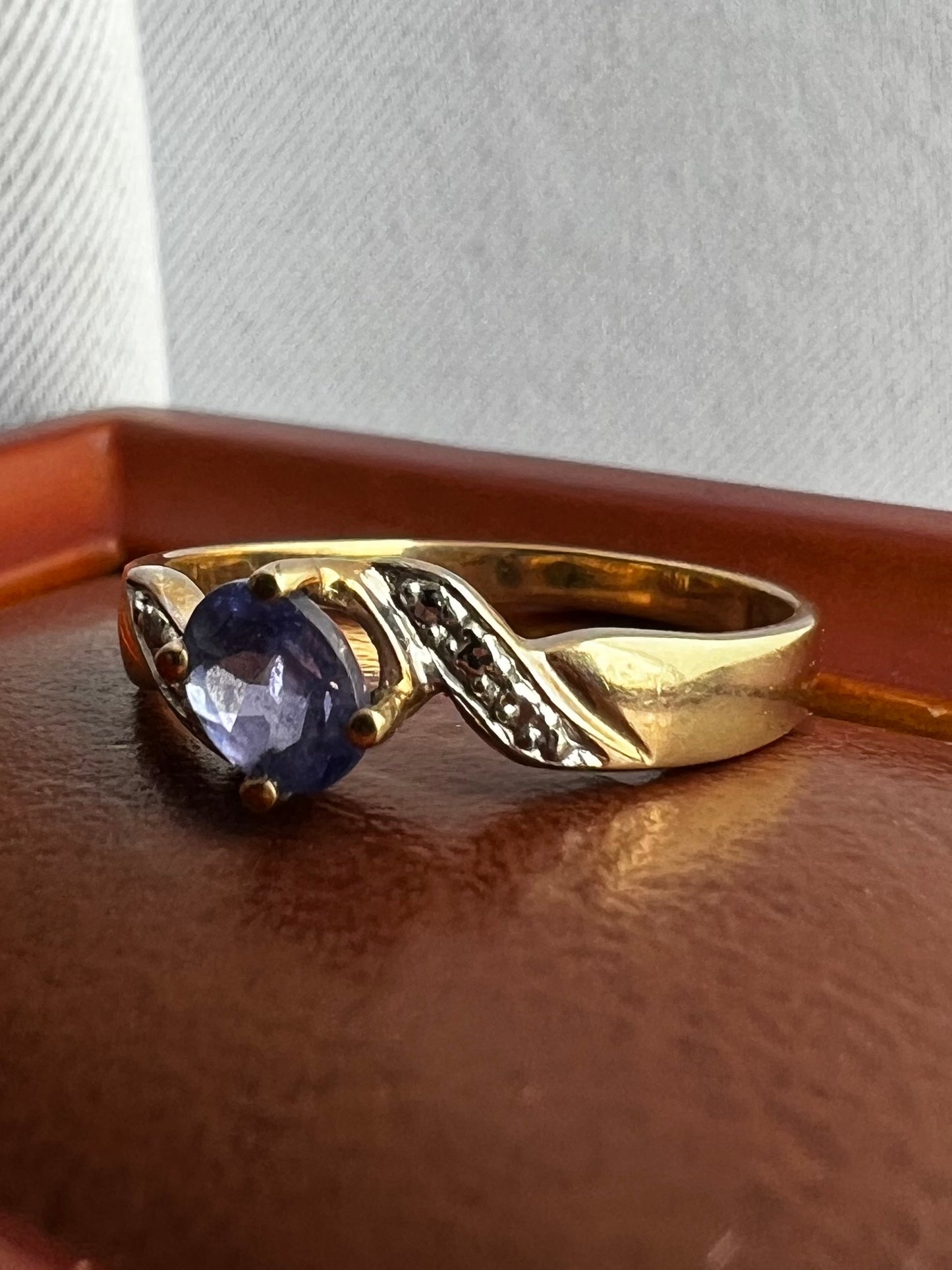 Quality 9ct Yellow Gold Tanzanite & Diamond Ring - O½