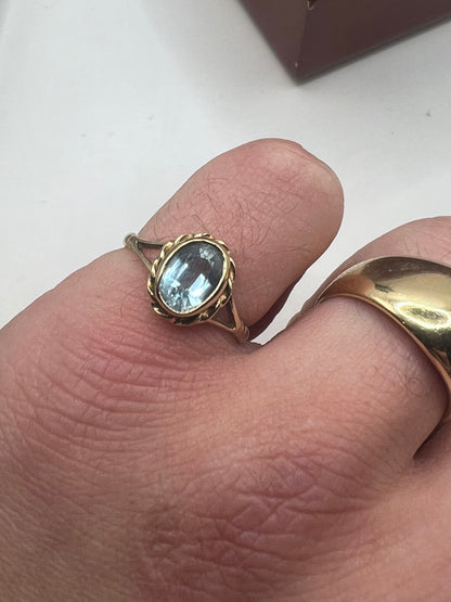 Vintage 9ct Yellow Gold Aquamarine Ring - O