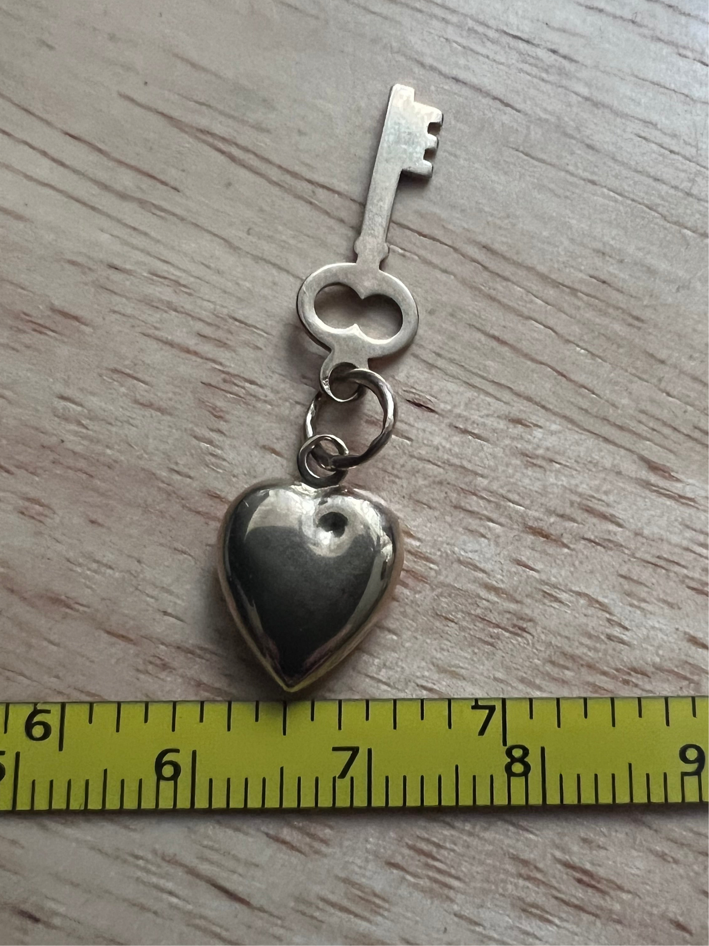 Vintage 9ct Yellow Gold Heart & Key Charm - 1.21 Grams