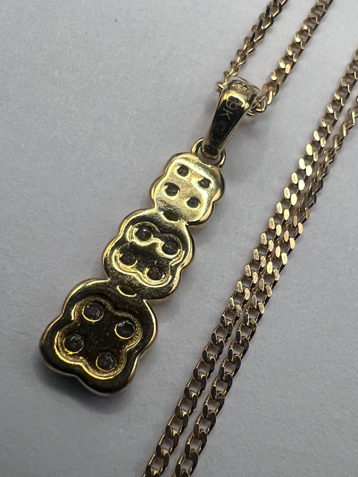Quality 9ct Yellow Gold Diamond Set Pendant & Chain • 3.15 Grams
