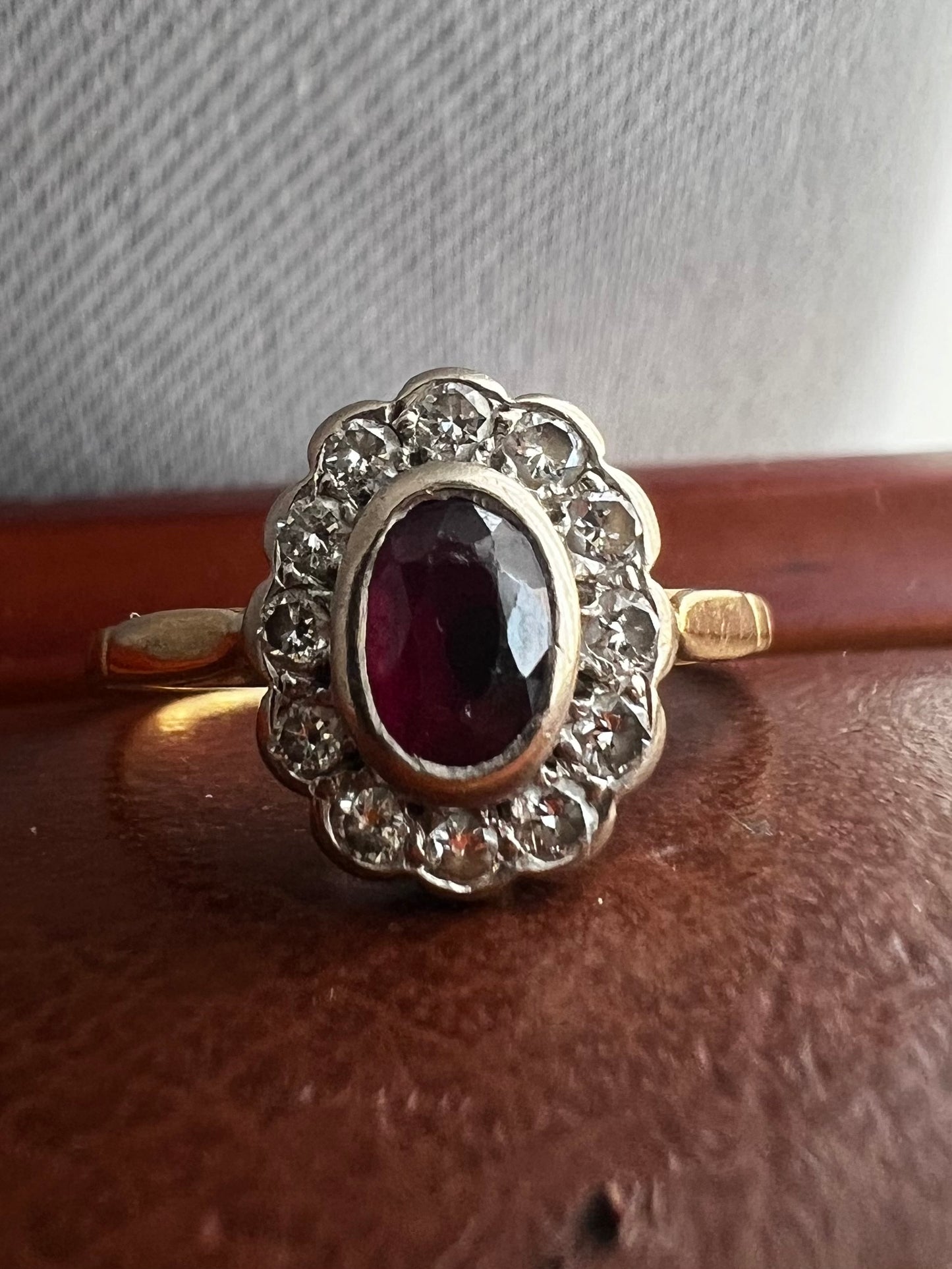 Vintage 18ct Diamond & Ruby Cluster Ring - K½