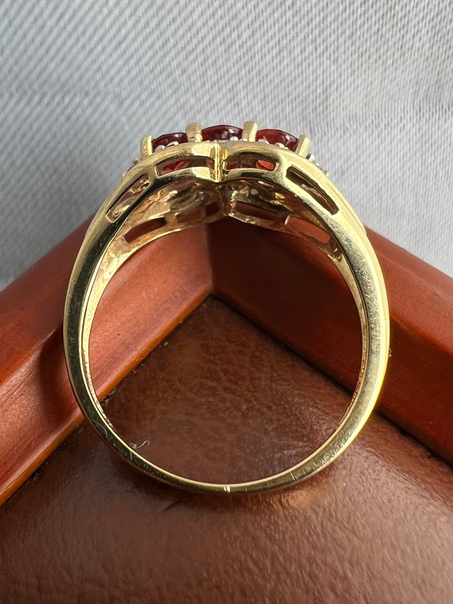 Quality 9ct Yellow Gold Fiery Garnet & Diamond Ring - N½