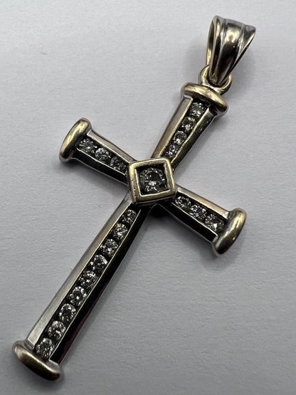 Vintage 9ct White Gold 0.50ct Diamond Set Cross - 3.56 Grams