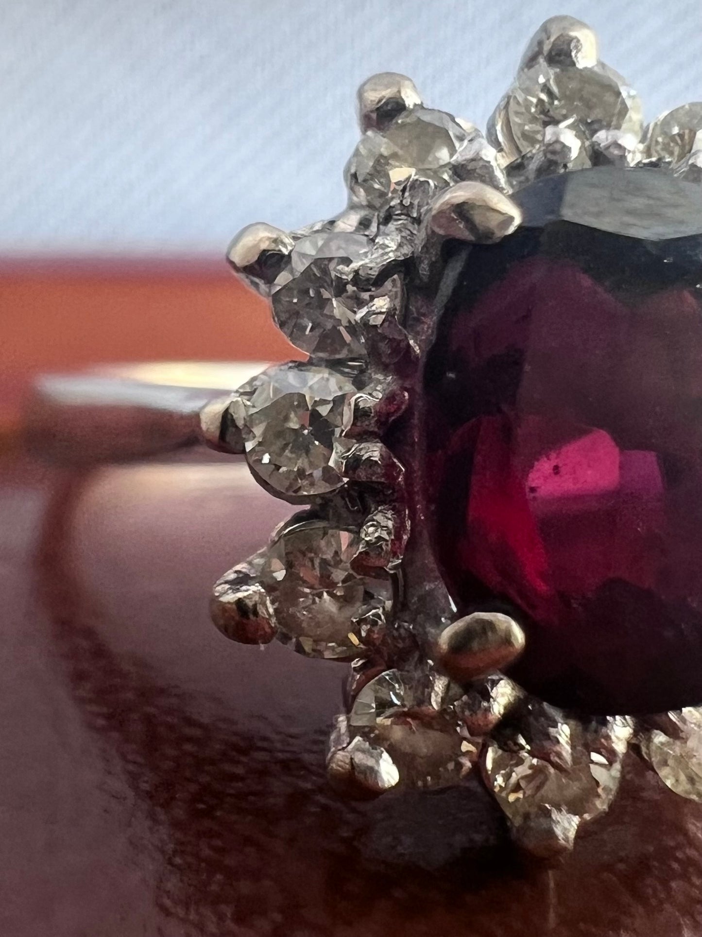 Vintage 18ct White Gold Garnet & Diamond Cluster Ring - N½