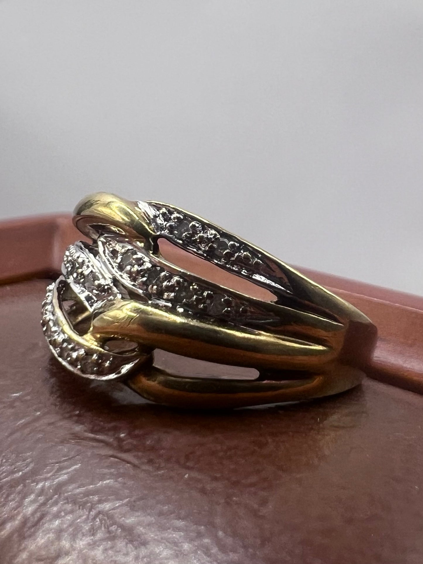 Vintage 9ct Yellow Gold Diamond Set Ring - Q