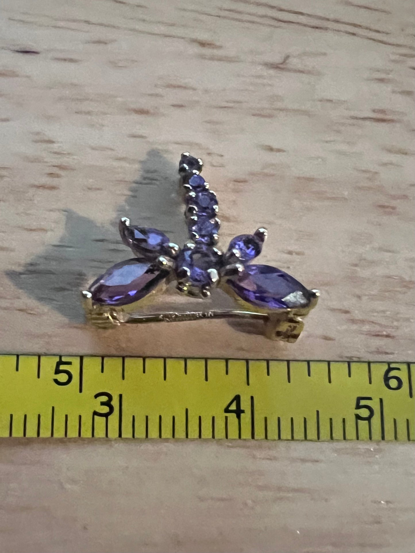 Quality 9ct Yellow Gold Amethyst Dragon Fly Brooch - 1.29 Grams