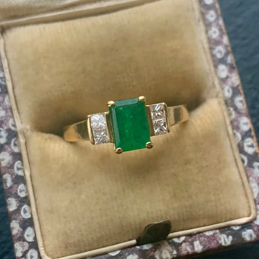 18ct Yellow Gold 0.80ct Emerald & 0.30ct Princess Cut Diamond Trilogy Ring - L½