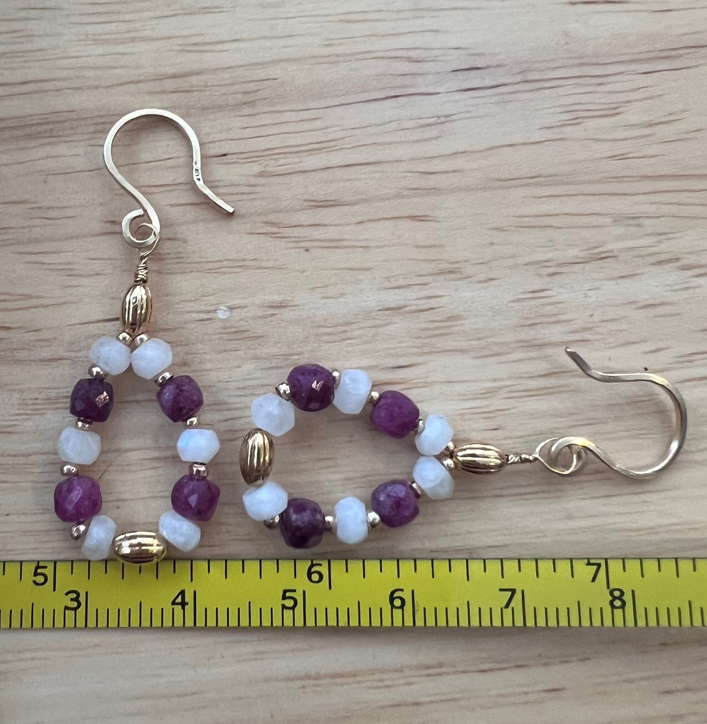 18ct Yellow Gold Ruby & Moonstone Earrings - 3.28 Grams