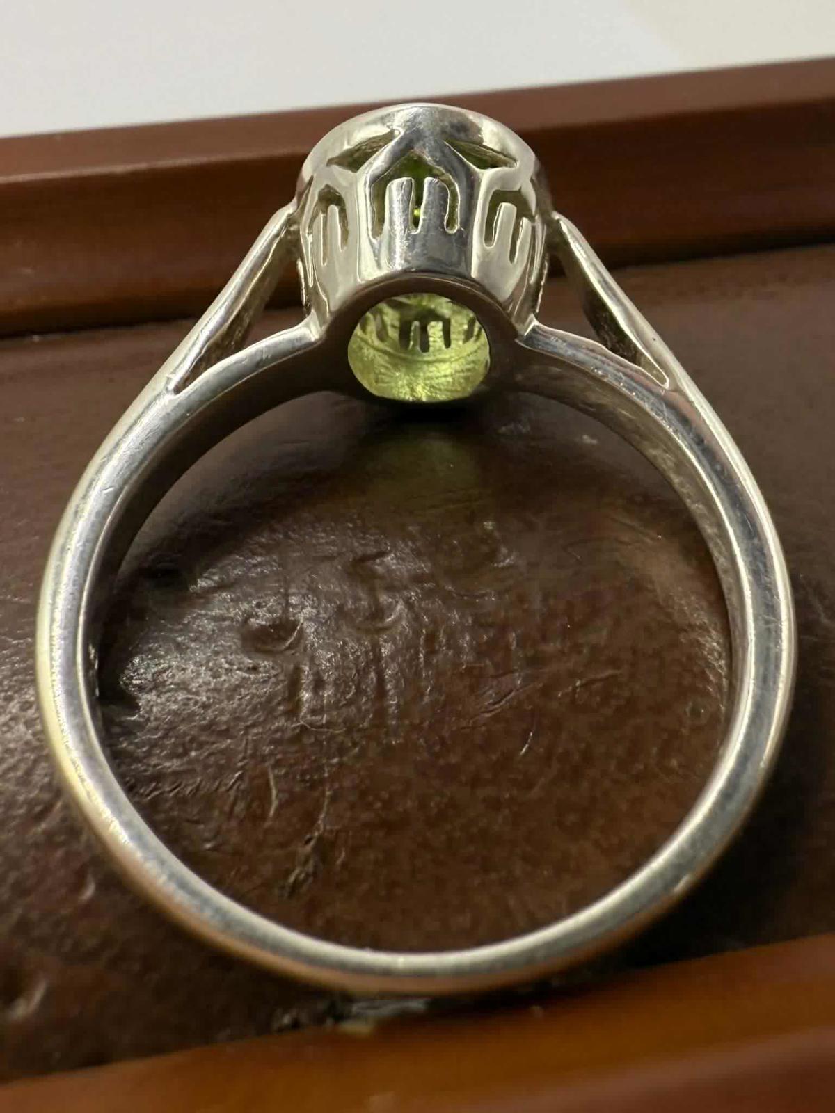 Quality 925 Sterling Silver Green Garnet Ring • Size - Q • 3.97 Grams