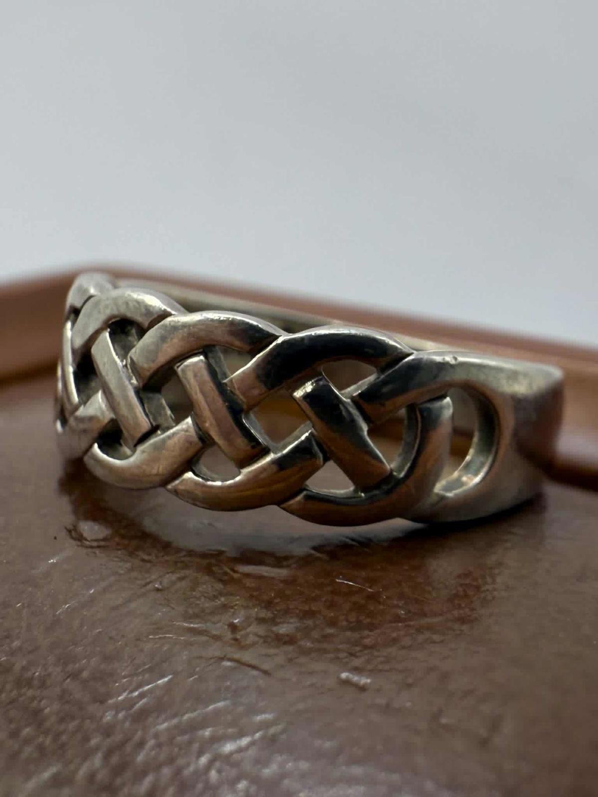 Quality 925 Sterling Silver Solvar Celtic Knot Ring • Size - P½ • 3.35 Grams