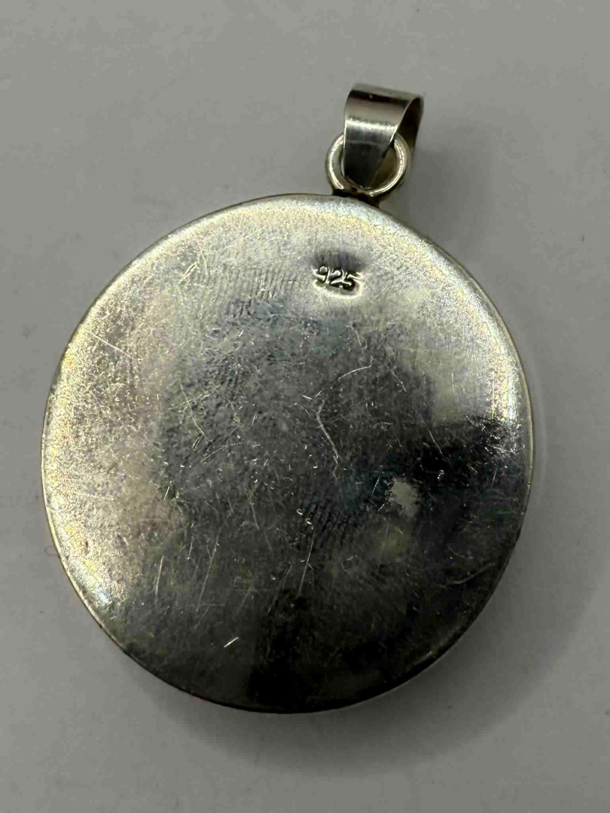 Quality 925 Sterling Silver Shell Pendant • 19.19 Grams