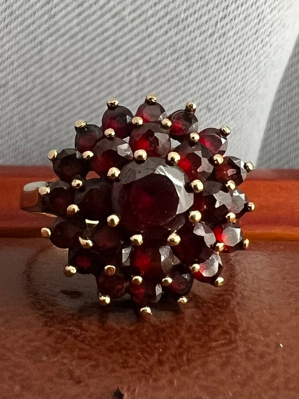 Vintage 9ct Yellow Gold Garnet Cluster Ring - M