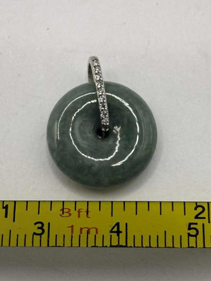 Quality 925 Sterling Silver Jade Circular Pendant - 2.65 Grams